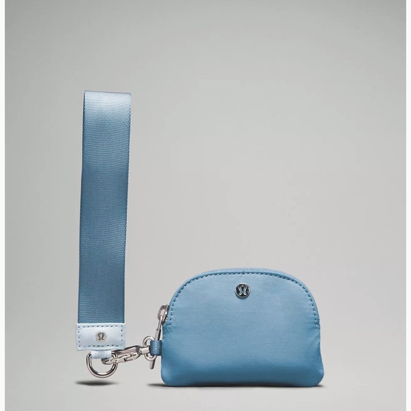 SOLD OUT EVERYWHERE: BNWT Lululemon Dual Pouch in Powder Blue and Utility Blue - Picture 5 of 11